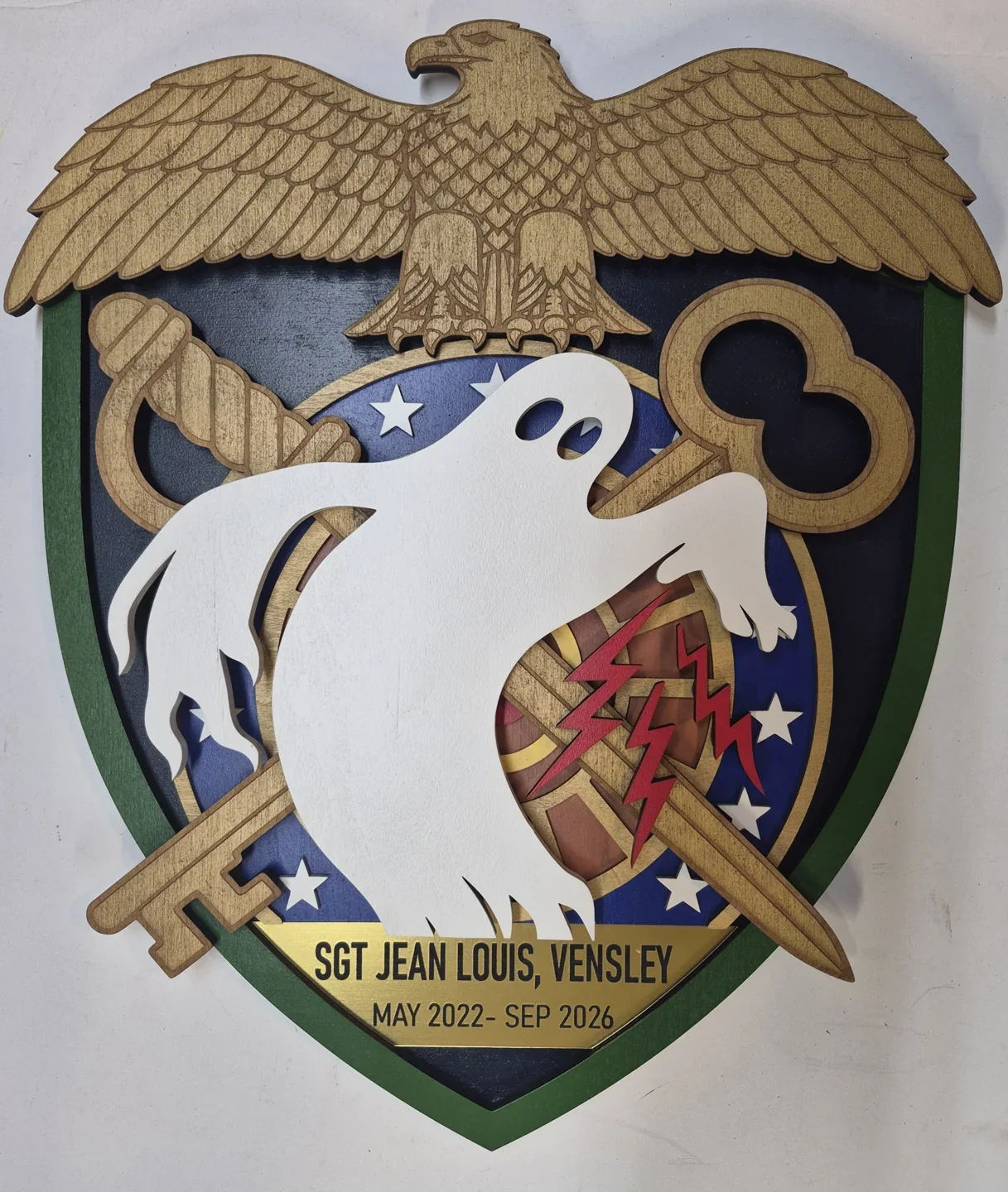Layered presentation plaque with an eagle, multicolored shield and crossed keys.